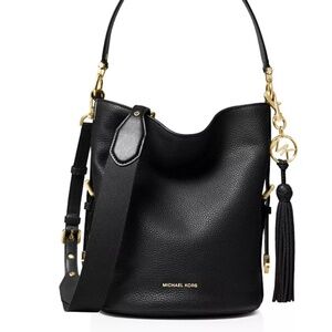 NWT Michael Kors Brooke Medium Pebbled Leather Bucket bag - Black